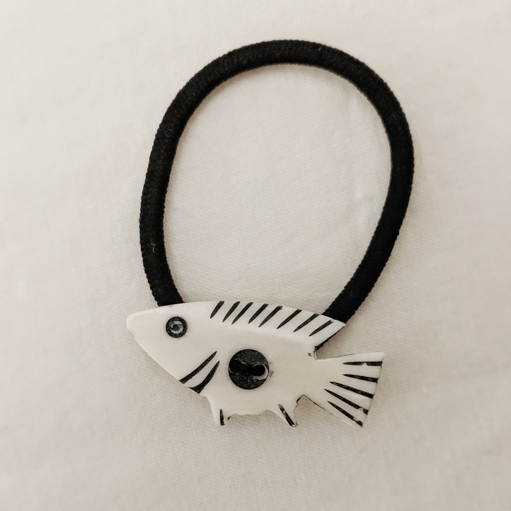 MOVING SALE! NWT Fish Bone Look Hair Barrette Hair Tie 🐟